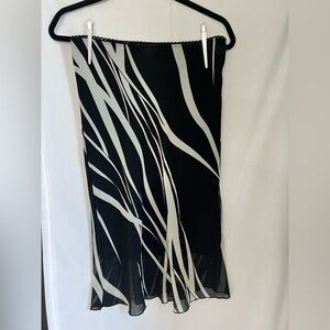 Steps NYC women’s skirt size small black white printed statement midi fall y2k
